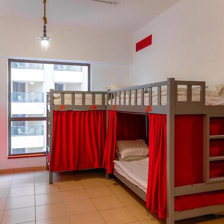 Lunar Hostel - Jbr Дубай Екстериор снимка