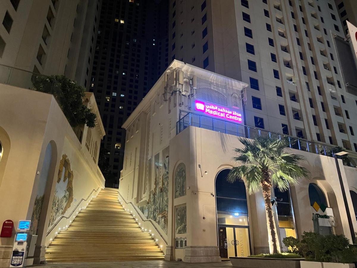 Lunar Hostel - Jbr Дубай Екстериор снимка