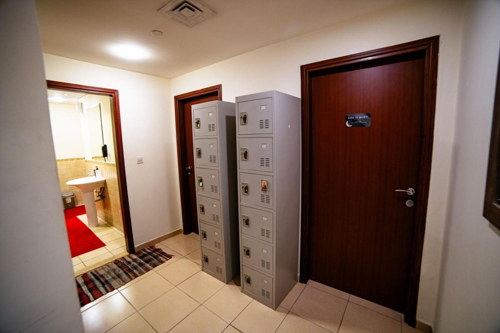 Lunar Hostel - Jbr Дубай Екстериор снимка