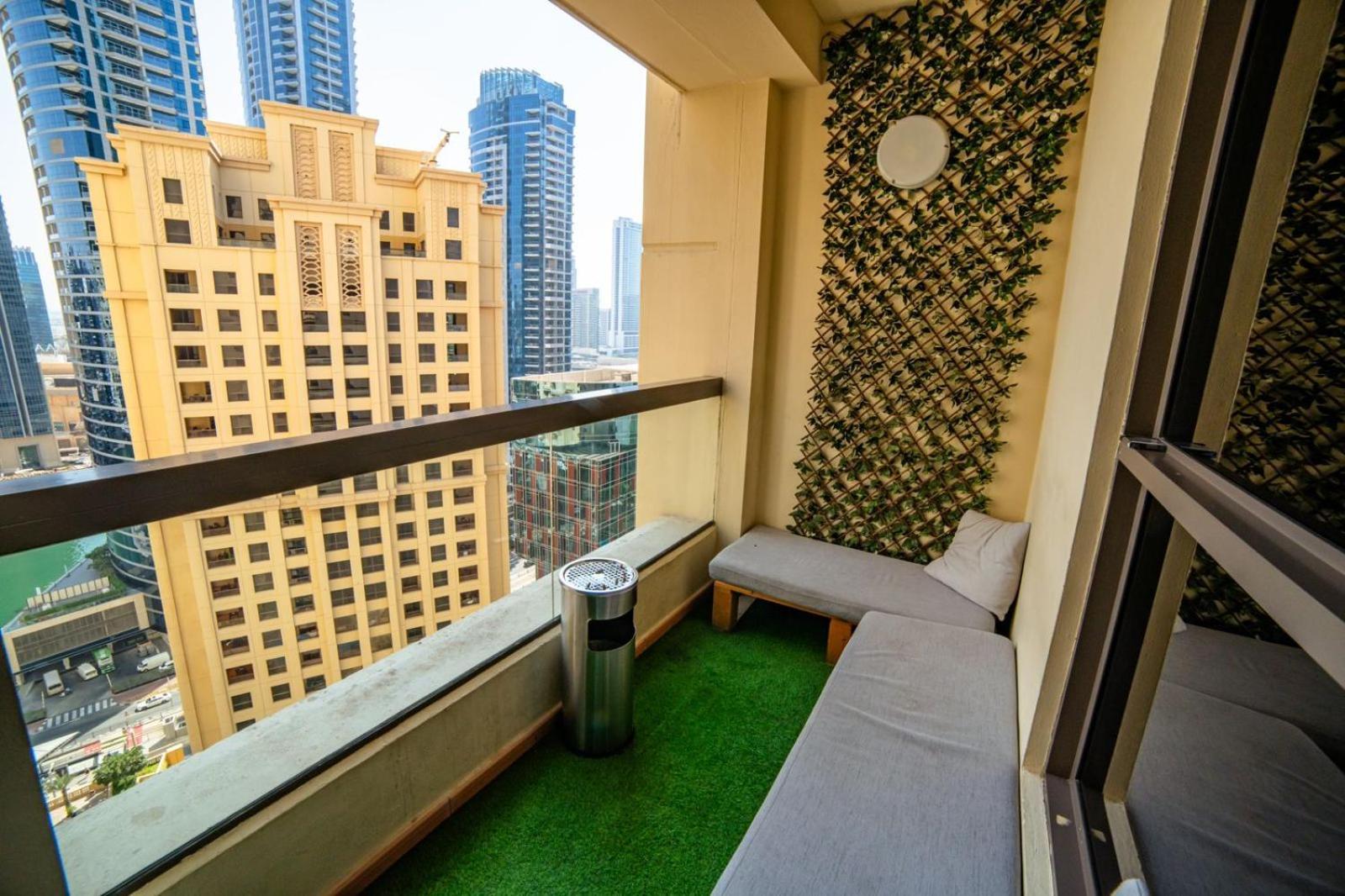 Lunar Hostel - Jbr Дубай Екстериор снимка
