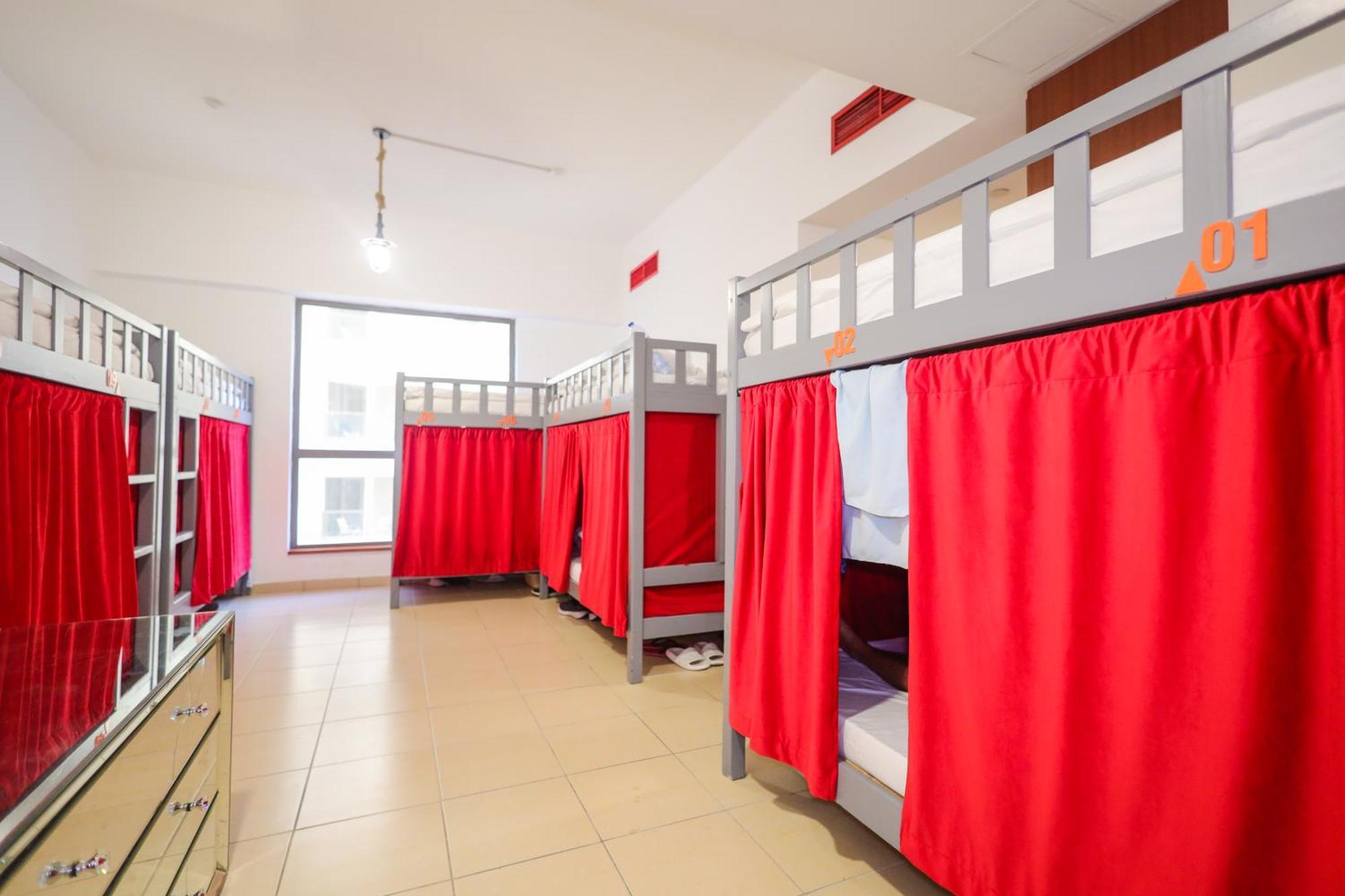 Lunar Hostel - Jbr Дубай Екстериор снимка