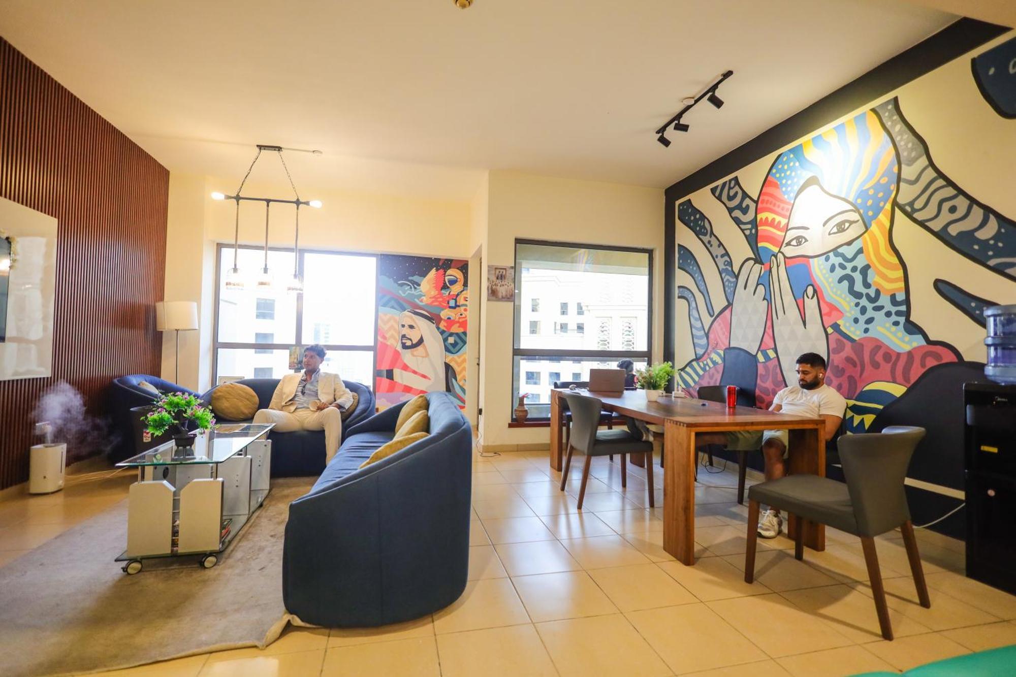 Lunar Hostel - Jbr Дубай Екстериор снимка
