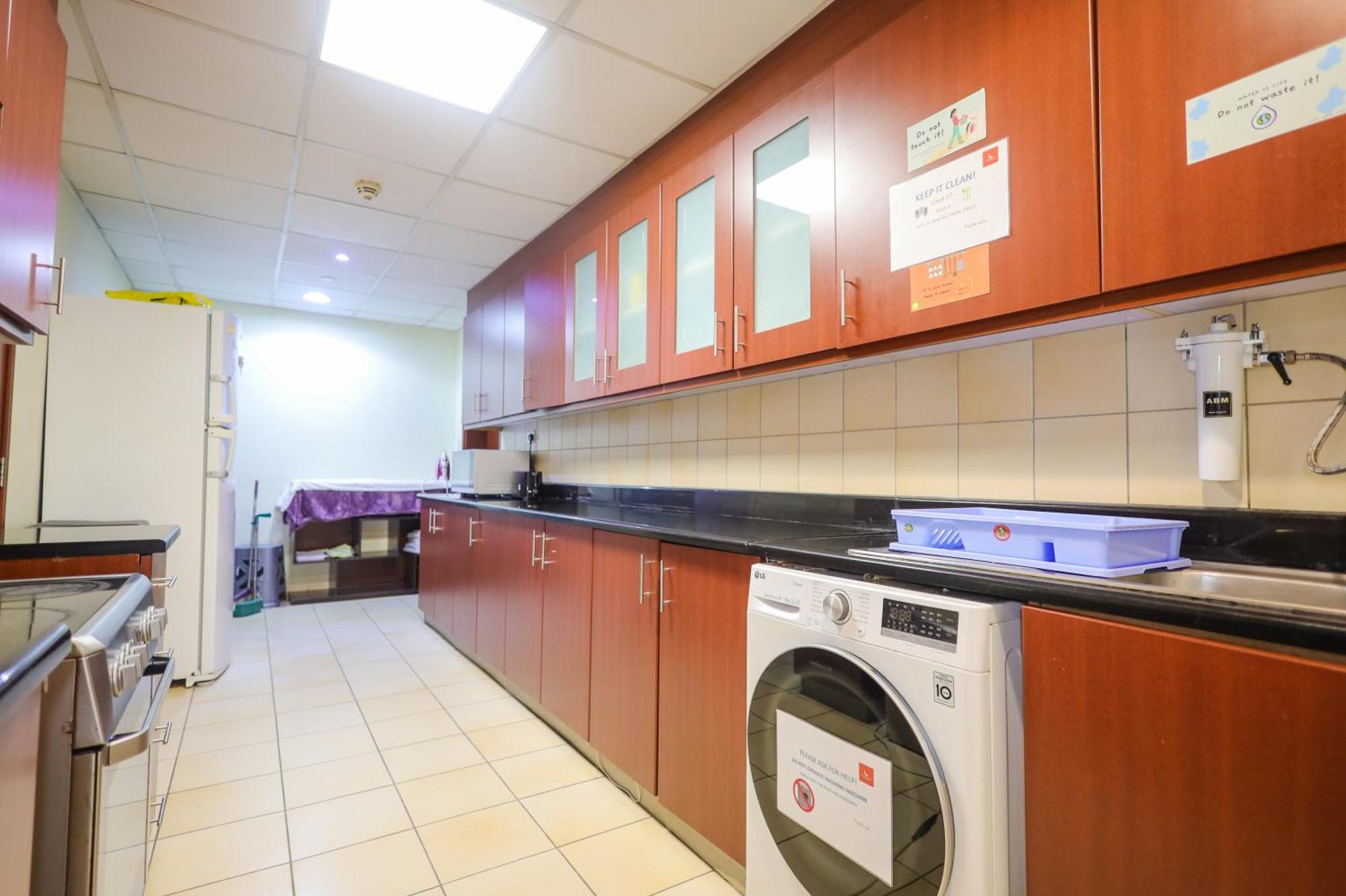 Lunar Hostel - Jbr Дубай Екстериор снимка