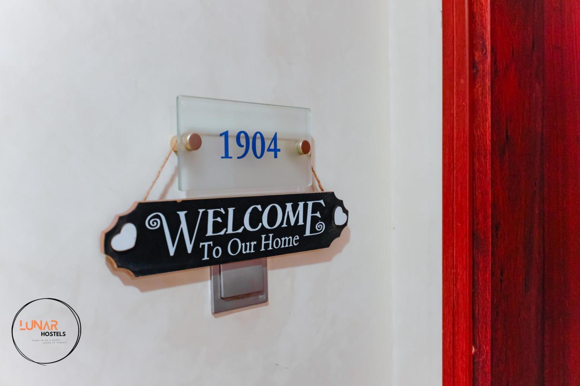 Lunar Hostel - Jbr Дубай Екстериор снимка
