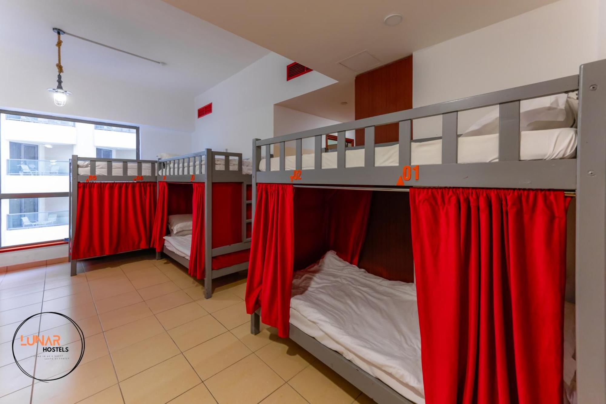 Lunar Hostel - Jbr Дубай Екстериор снимка