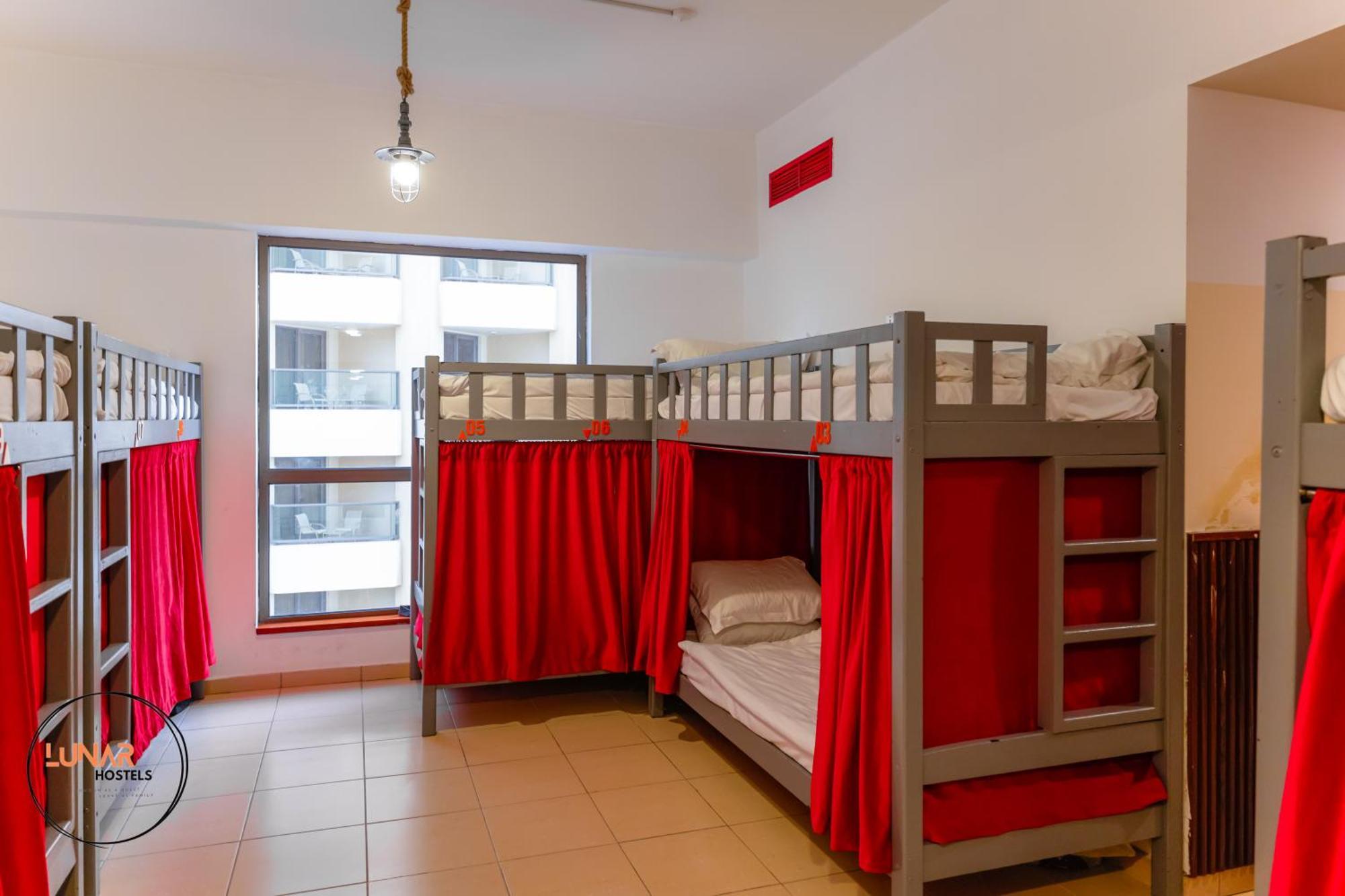 Lunar Hostel - Jbr Дубай Екстериор снимка